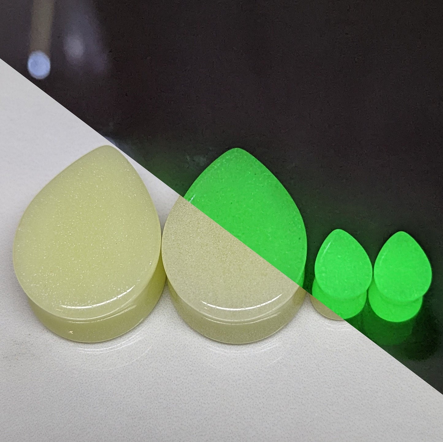Teardrop Glow Glass Plugs