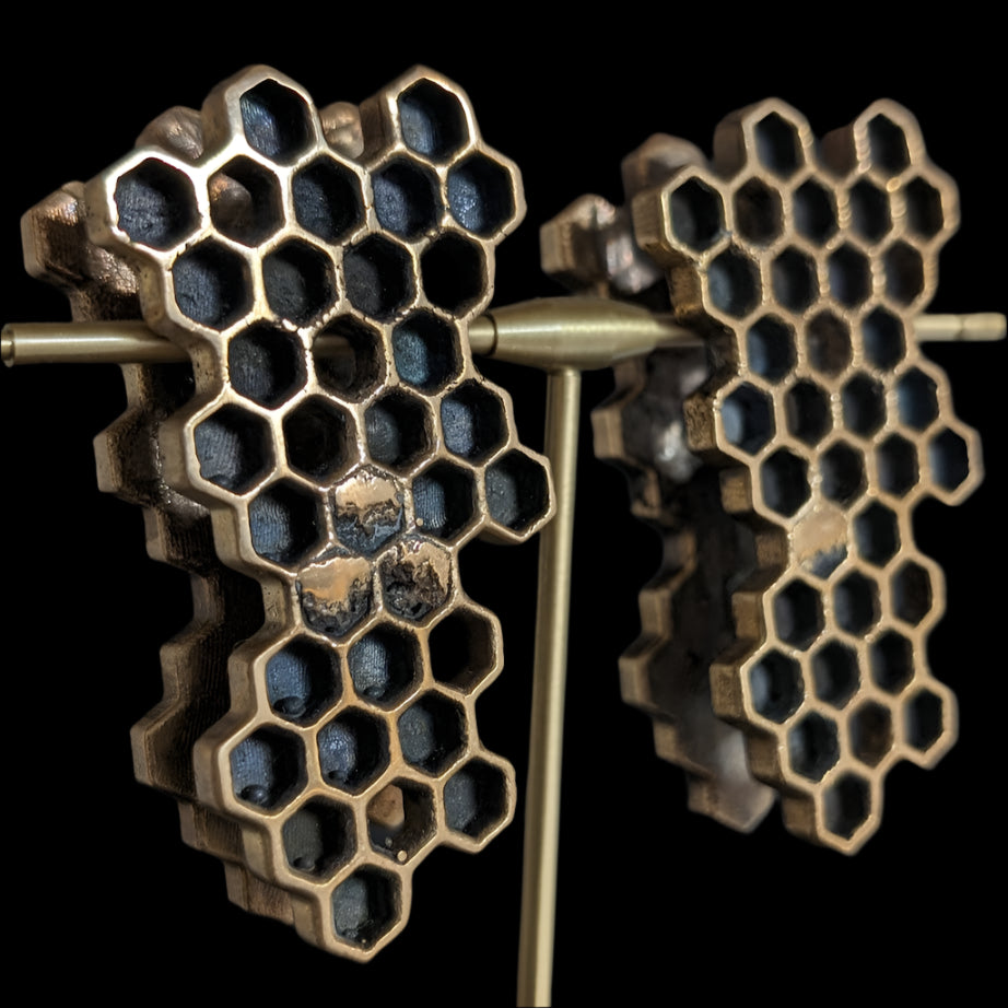 Honeycomb ear weights for stretched ears that look like honeycombs. 